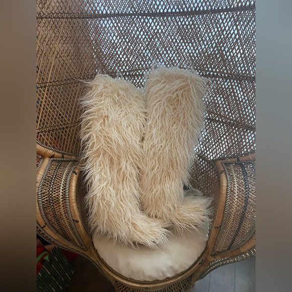 ❄️🐰DONATED Jeffrey Campbell Fluffy-OK Faux Fur Boot - Picture 7 of 8